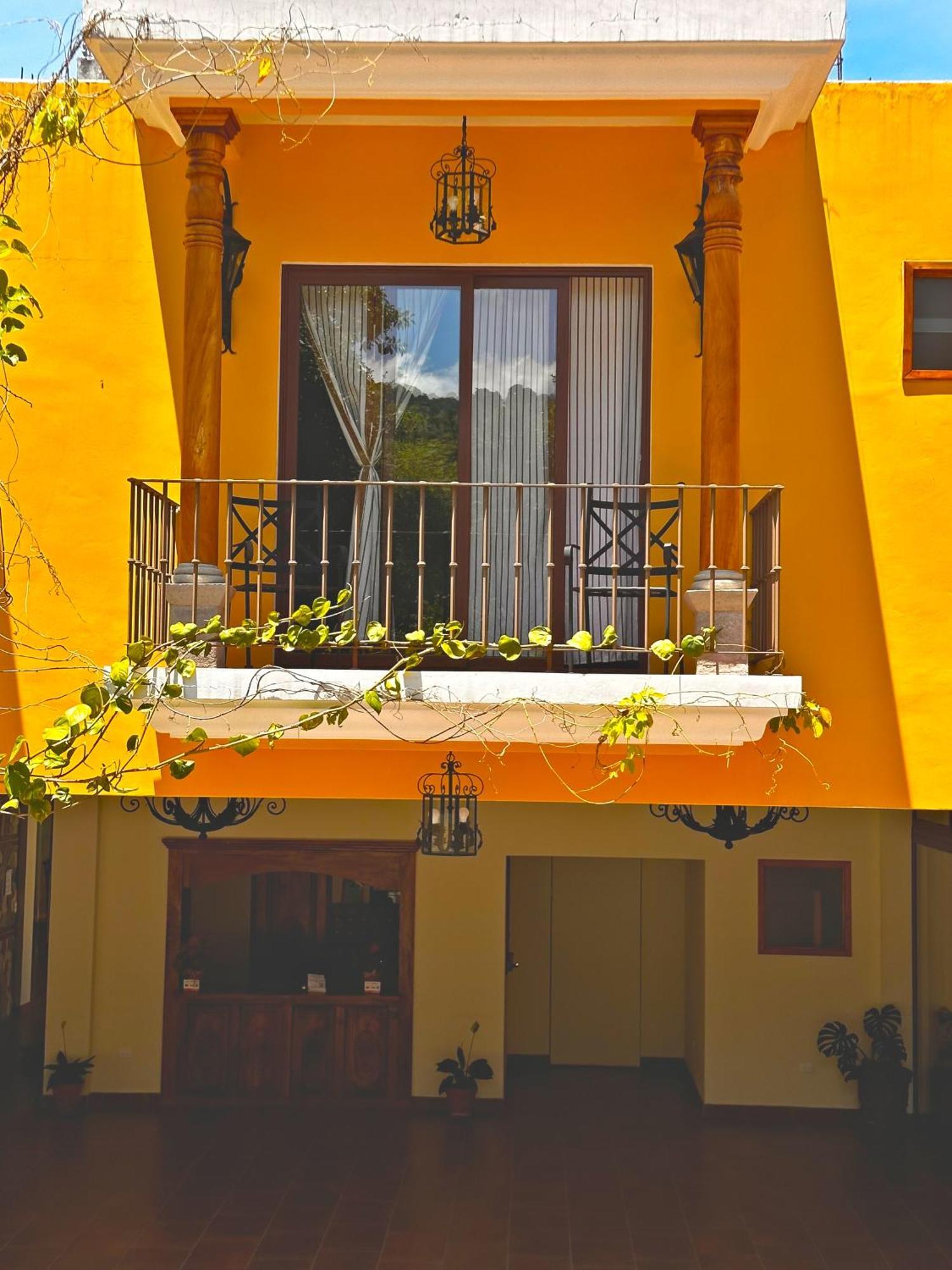 Hotel Jotam Panajachel Bagian luar foto
